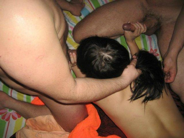 Очаровательные девушки любят делать минет и позировать 25 фото